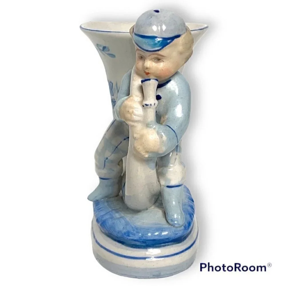 Vintage L and M Inc Blue White Boy Vase - Picture 4 of 9